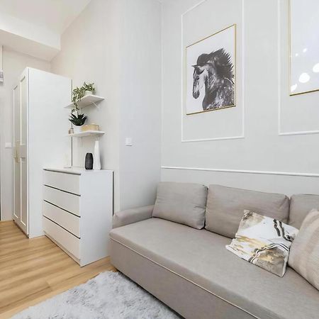 Q2 Warsaw Apartments Экстерьер фото